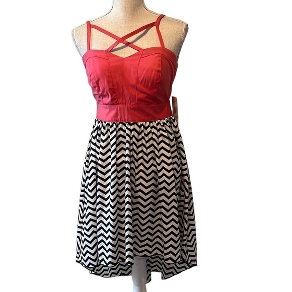 Trixxi Dresses & Skirts - Trixxi  summer dress with hi low hem . Coral, blk, white. Sz 7 NWT